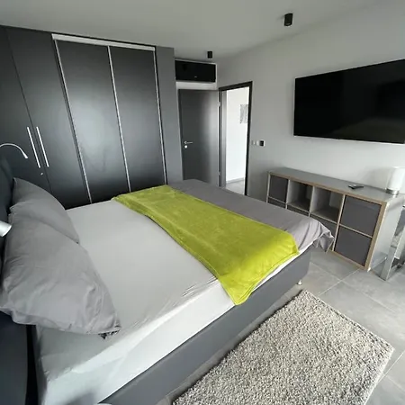 Jimmys Direkt Am Und Beheiztem Pool Apartament *