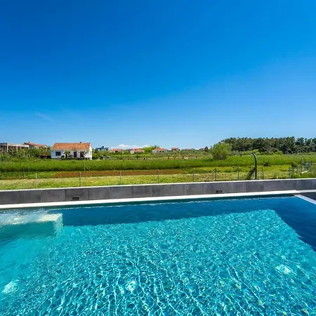 Apartament Jimmys Direkt Am Und Beheiztem Pool Privlaka (Zadar)