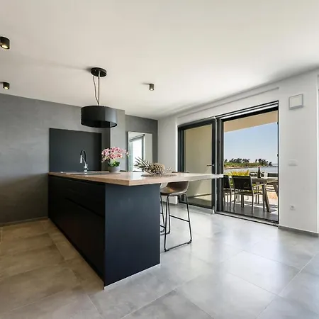 Jimmys Direkt Am Und Beheiztem Pool Apartament