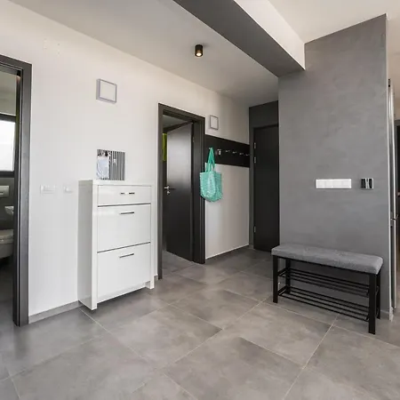 Jimmys Direkt Am Und Beheiztem Pool