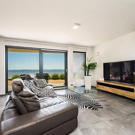 Jimmys Direkt Am Und Beheiztem Pool * Privlaka (Zadar)