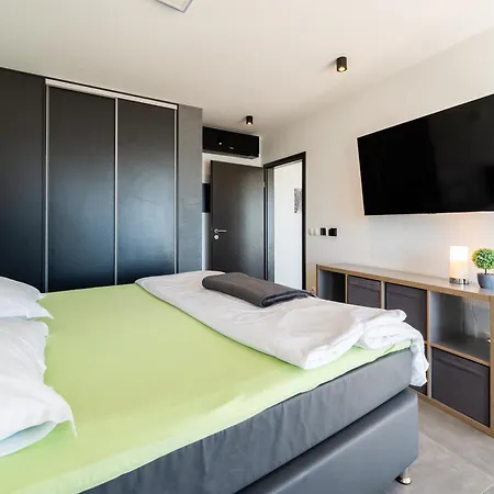 Jimmys Direkt Am Und Beheiztem Pool * Privlaka (Zadar)