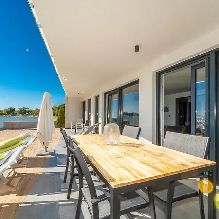 Jimmys Direkt Am Und Beheiztem Pool * Privlaka (Zadar)