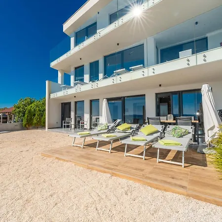 Jimmys Direkt Am Und Beheiztem Pool 아파트 프리블라카