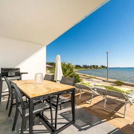 Apartament Jimmys Direkt Am Und Beheiztem Pool Privlaka (Zadar)