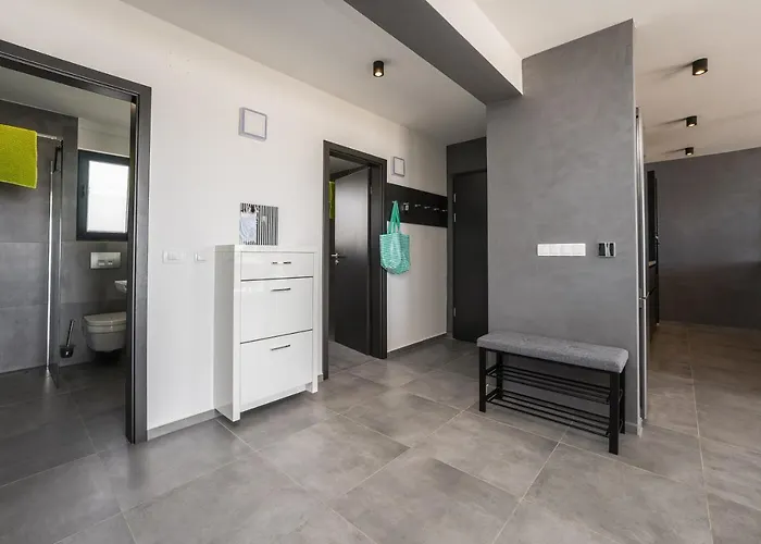 Jimmys Direkt Am Und Beheiztem Pool