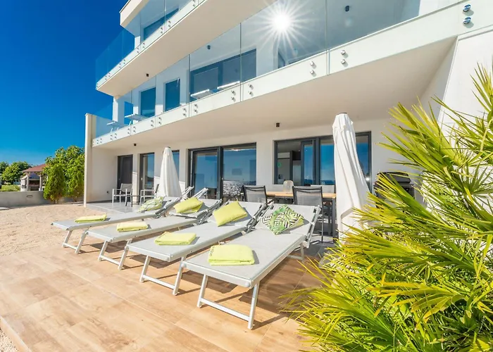 Jimmys Direkt Am Und Beheiztem Pool * Privlaka (Zadar)