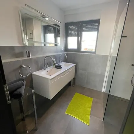 Jimmys Direkt Am Und Beheiztem Pool Privlaka (Zadar)