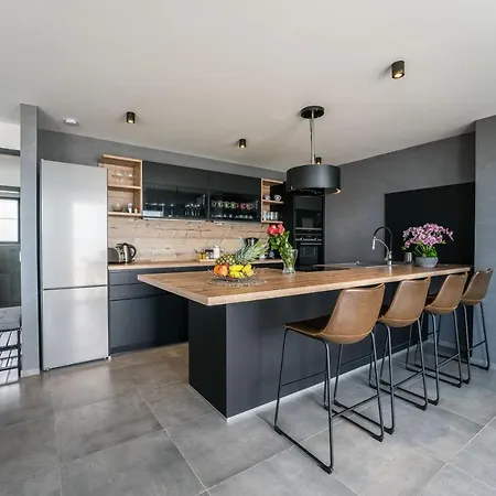 Jimmys Direkt Am Und Beheiztem Pool