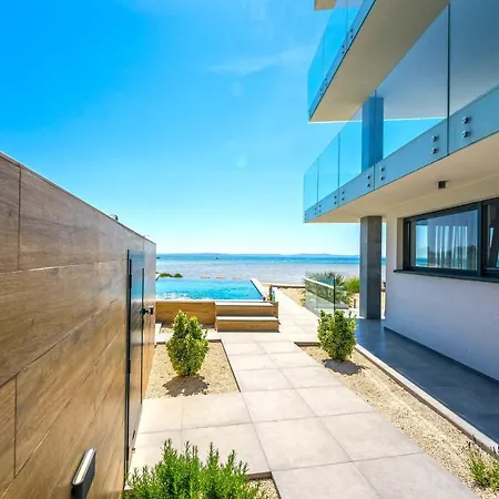 Appartement Jimmys Direkt Am Und Beheiztem Pool