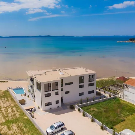 Appartement Jimmys Direkt Am Und Beheiztem Pool