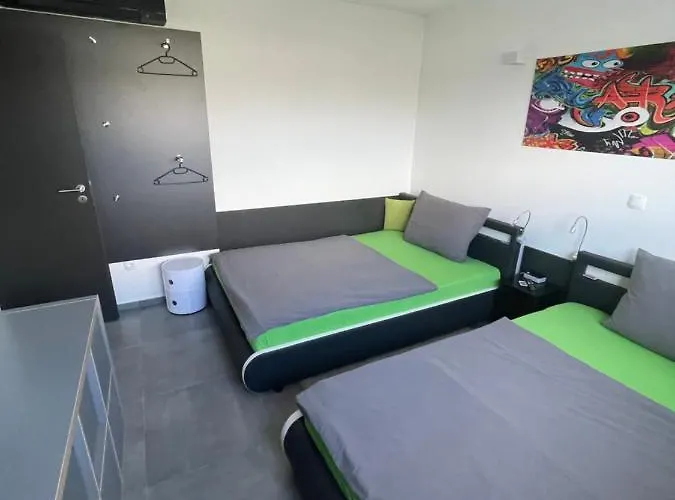 Jimmys Direkt Am Und Beheiztem Pool