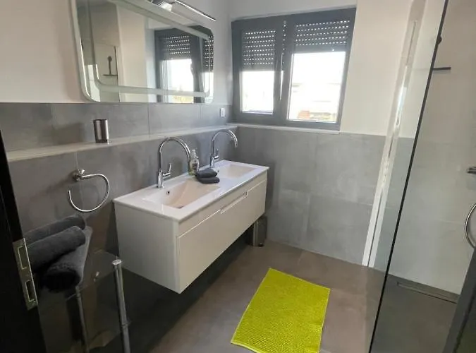 Jimmys Direkt Am Und Beheiztem Pool Privlaka (Zadar)