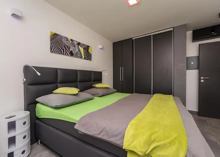 Jimmys Direkt Am Und Beheiztem Pool Apartmán *