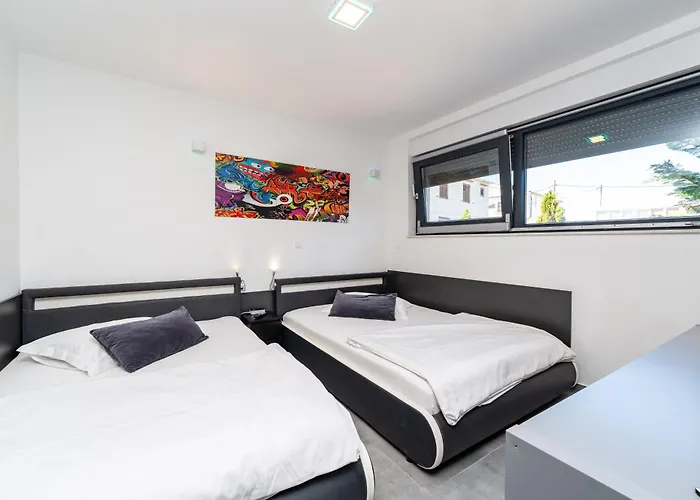 Jimmys Direkt Am Und Beheiztem Pool Apartmán *