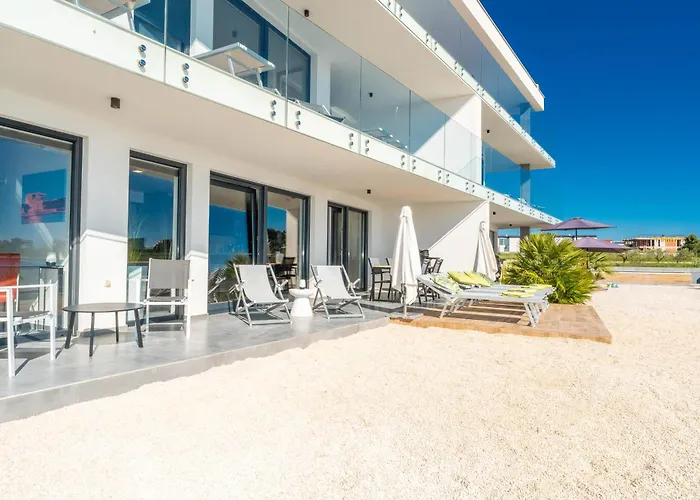 Jimmys Direkt Am Und Beheiztem Pool Apartman Privlaka