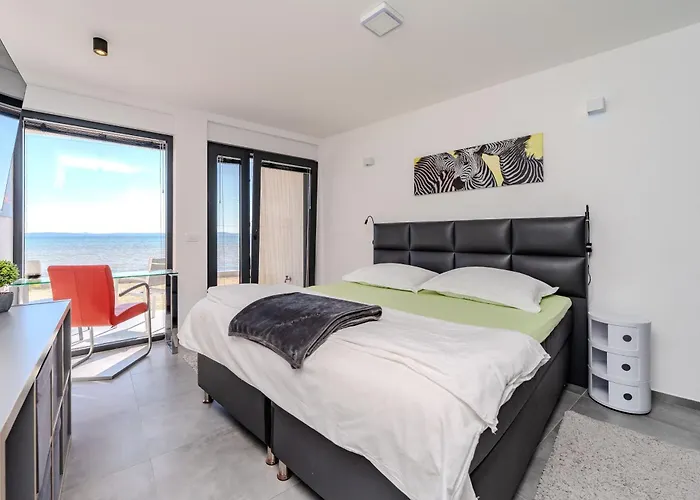 Apartman Jimmys Direkt Am Und Beheiztem Pool Privlaka